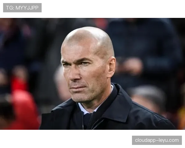 齐达内持续引领现代足球文化,其影响力重塑足坛风格 齐达内持续引领现代足球文化,其影响力重塑足坛风格