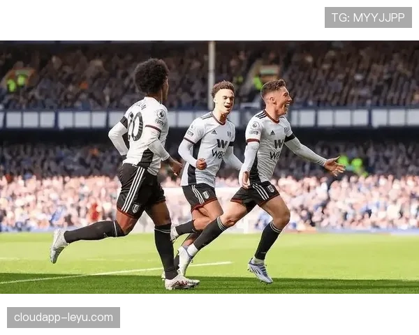 富勒姆中路渗透战术成热议焦点，球队整体表现持续攀升