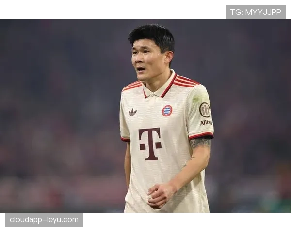 金玟哉荣膺世界最佳中卫称号,展现卓越防守表现与趋势分析 金玟哉荣膺世界最佳中卫称号,展现卓越防守表现与趋势分析