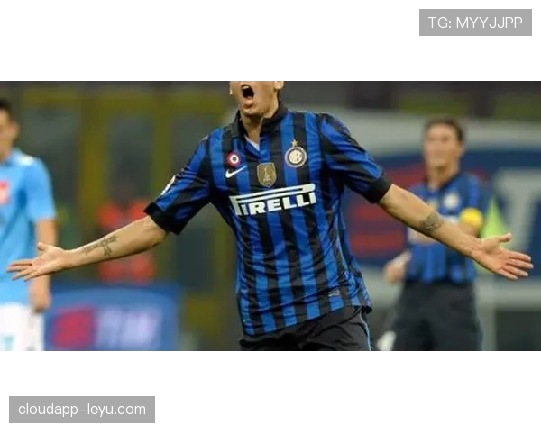 阿尔瓦雷斯多面前锋