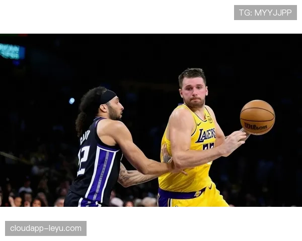 东契奇季后赛稳定助攻拉开差距 提升球队关键时刻组织能力